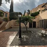 Сasa de vacaciones Terrasse Tropez Tiny House With Pool & Sea View